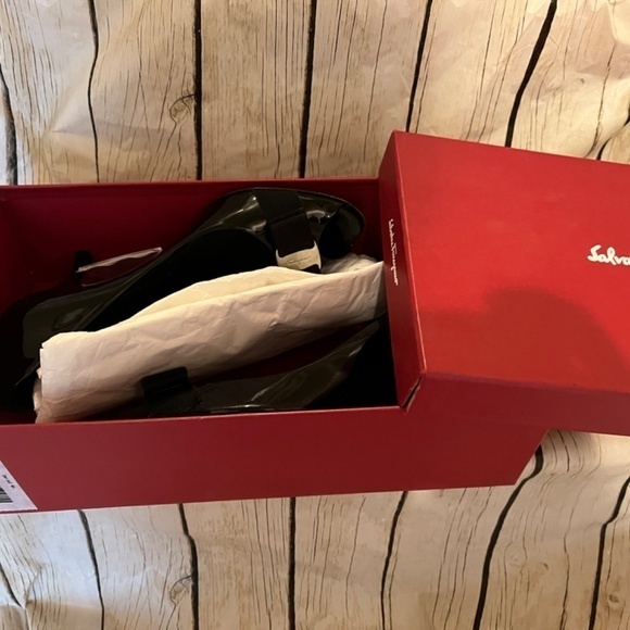 Salvatore Ferragamo Ribes 70 Vara‎ Bow Black Patent Shoes Heels Pumps 7.5 AA - Picture 9 of 9